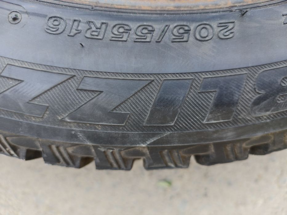 Продам зимние шины 205/55/16