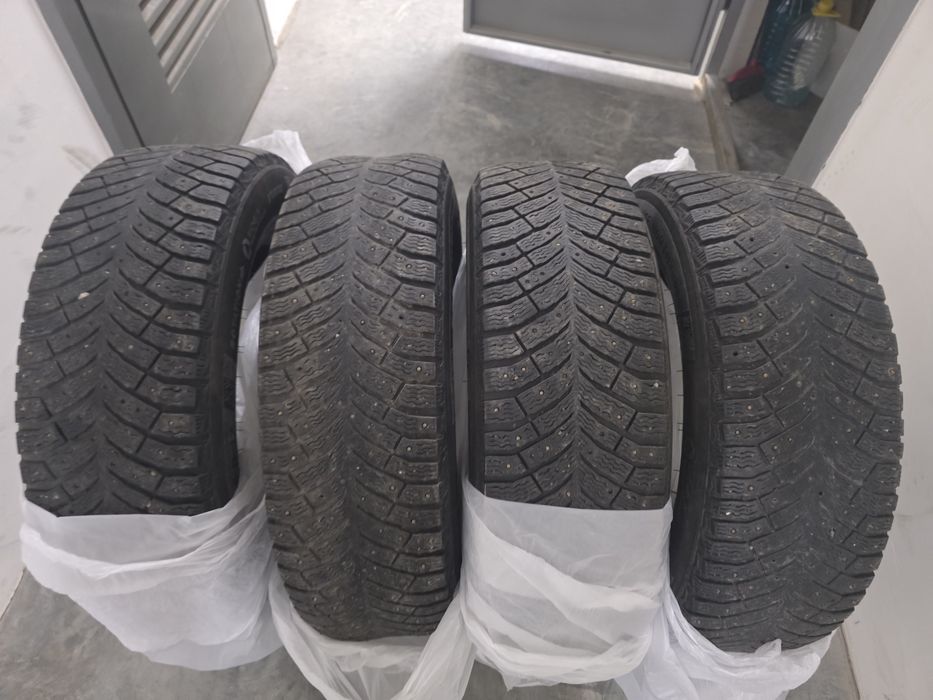 Шины 225/65/17 стояли на рав4