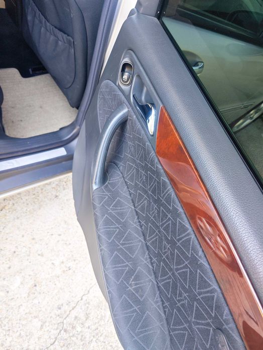 Продава се лек автомобил Mercedes C 24, бензин, 2002г.0