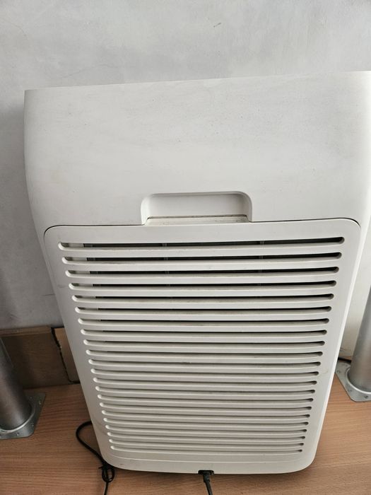 Продавам пречиствател и овлажнител за възадух  Philips AC2729/10