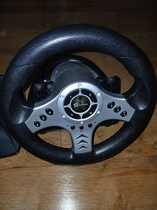 Vând volan de jocuri!