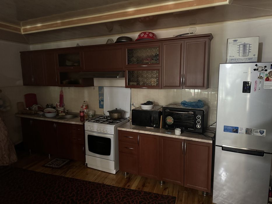 Uchastka sotiladi archa koʻcha oʻptimni orqasida