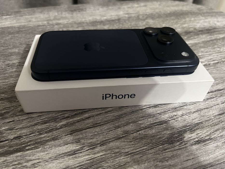 Продам Iphone 17 pro 256 gb