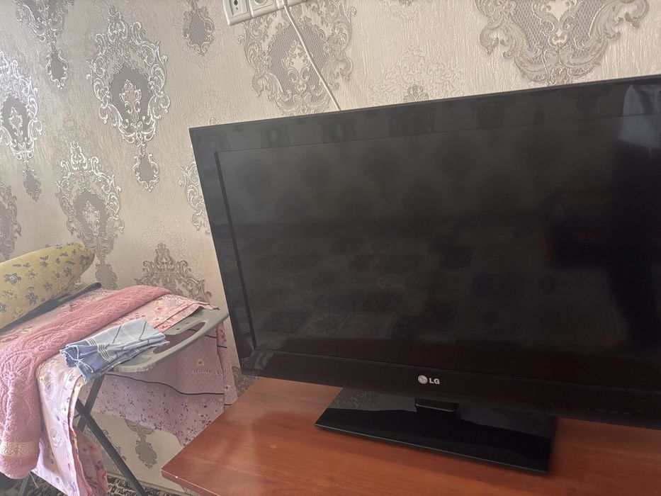Телевизор LG 32 Full HD / Holati alo / 32CS560