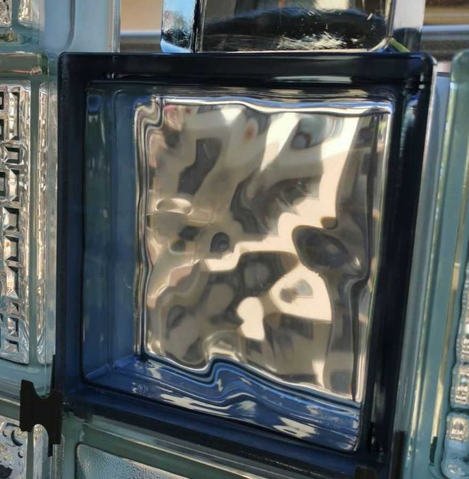 Стъклени тухли различни видове