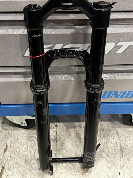 Вилка  Rock Shox Pike DebonAir+ 140 29