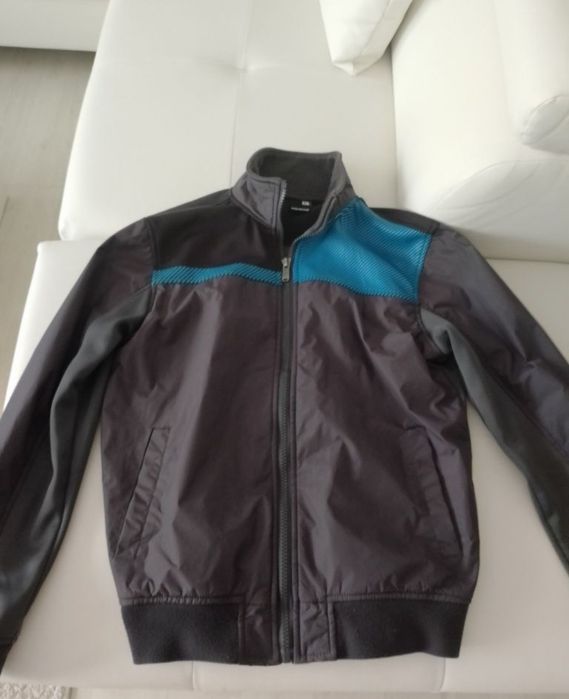 Vând haina sport, fashion,de la New Yorker,că și nouă.marimea L.