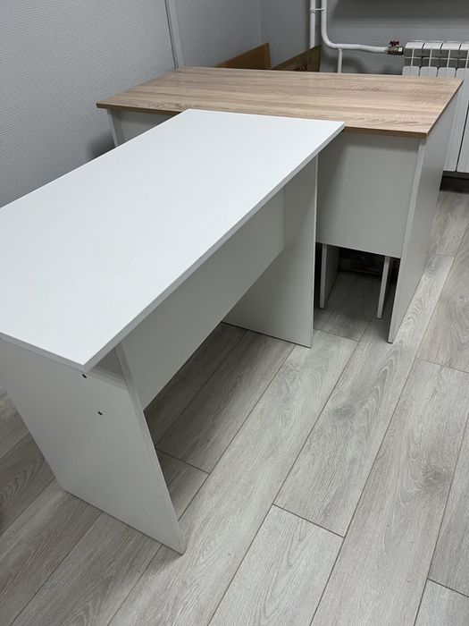 Столы офисные и табуретки