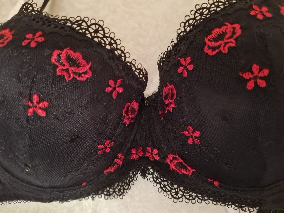 Продам новые бюстгалтера разные