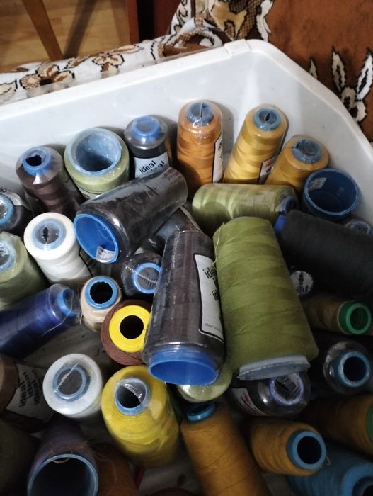 Цветные нитки новые