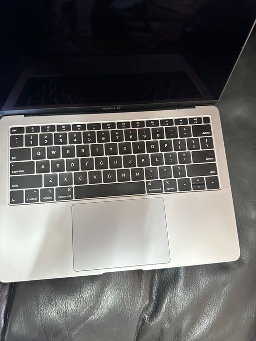 Macbook Air 2019 Impecabil Nu porneste Fara conturi Transport inclus in pret