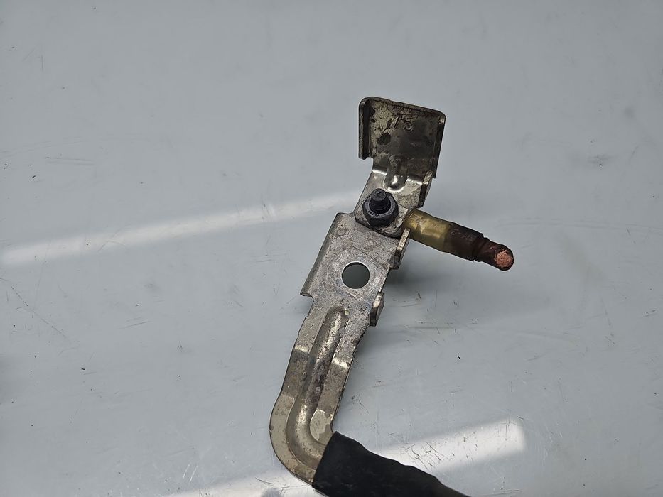 Borna baterie (-)  Volkswagen Tiguan II (AD1, AX1) [Fabr 2016-2018] 5Q