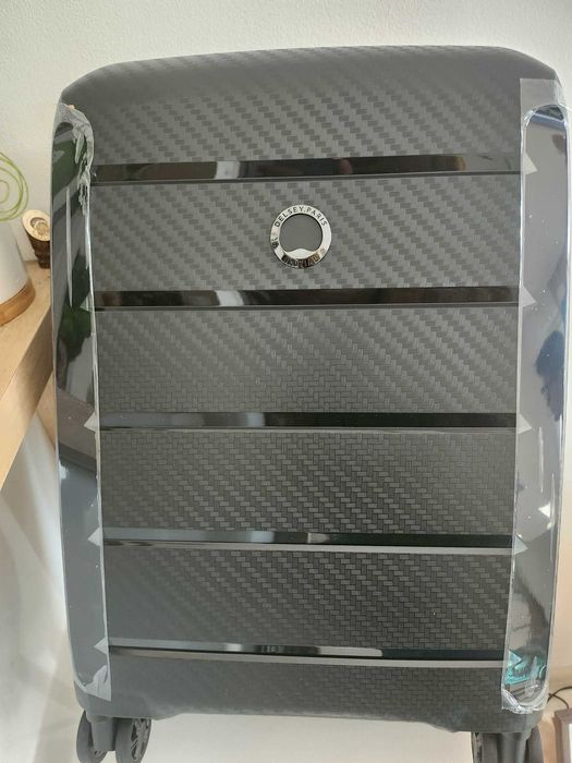 Delsey Shadow 5.0 Спинер на 4 колела 55 см. височина Черен цвят