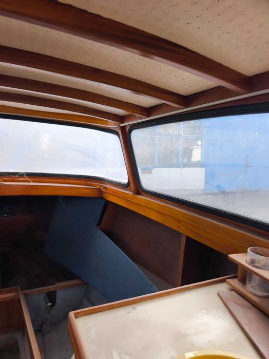 Лодка с вътре бордов двигател