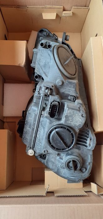 Vând faruri mercedes  e class 2012