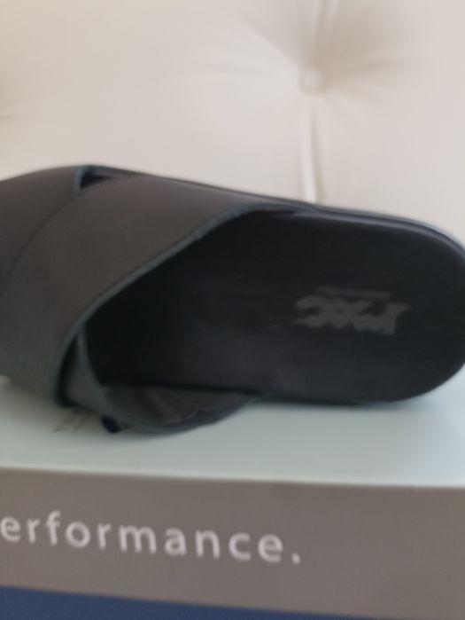 Мужские шлепанцы.