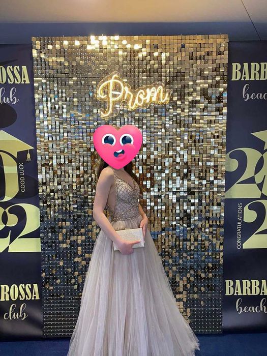 Официална рокля за абитуриентски бал