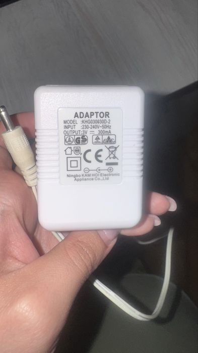 Адаптер, два разных адаптера для зарядки.