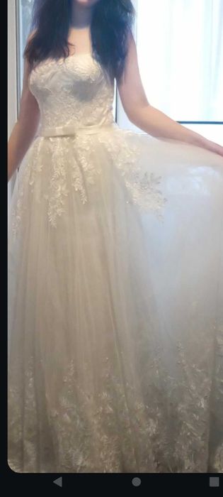 Vind rochie de mireasă mărimea 38-40 făcută la comandă