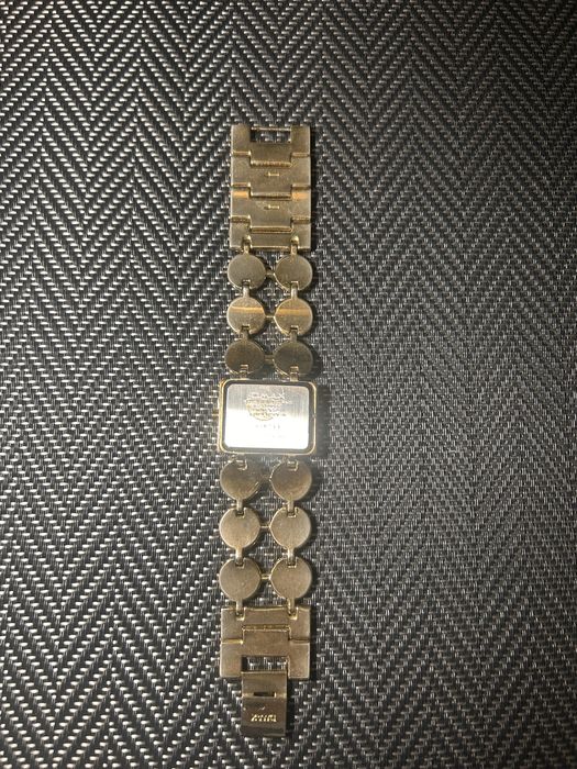 Ceas vintage OMAX Quartz auriu – unisex, brățară metalică