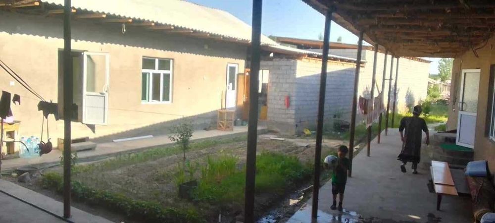 Uy sotiladi kelishadigan joyi bor