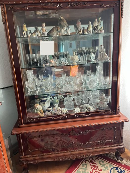 Mobila dining, sculptată manual