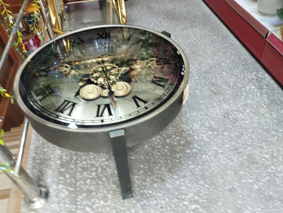 Журнальный столик часы