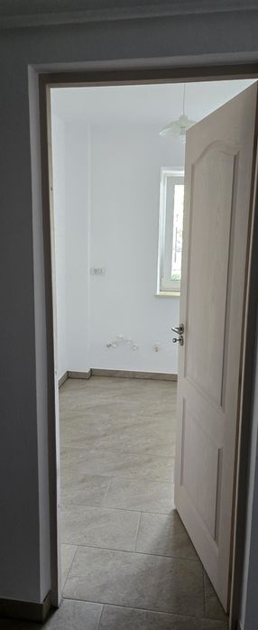 închiriez apartament/spatiu 50 m2