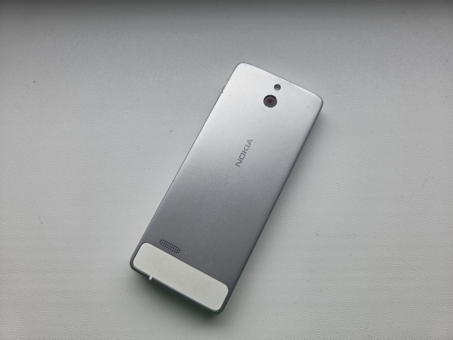 Nokia 515 - telefon simplu cu butoane