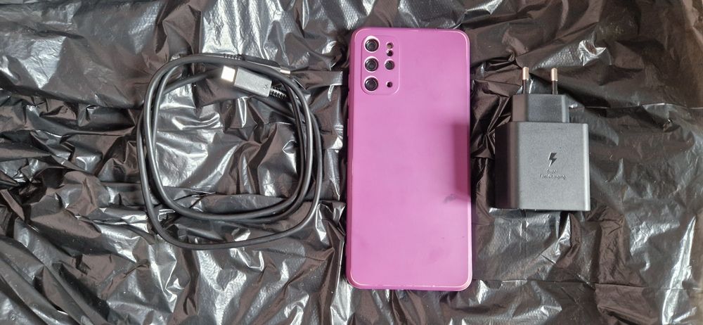 Срочно продам samsung galaxy s20+.