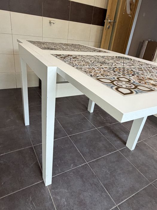 Masa extensibila si 4 scaune lemn masiv Mobexpert