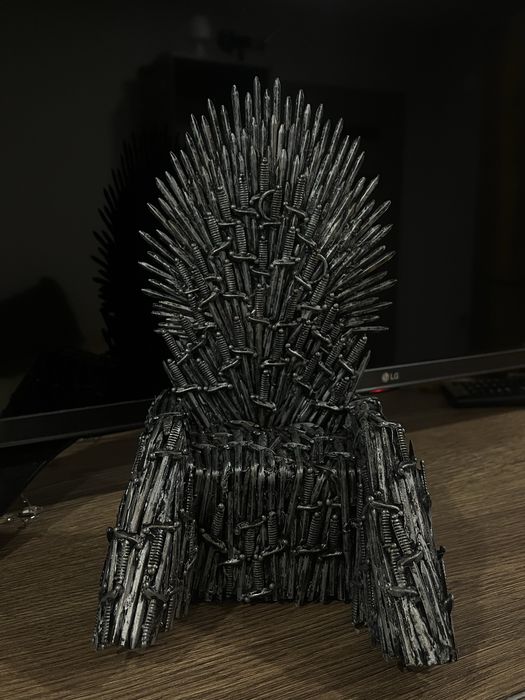 Миниатюра Iron Throne от “Игра на тронове” (Game of Thrones)