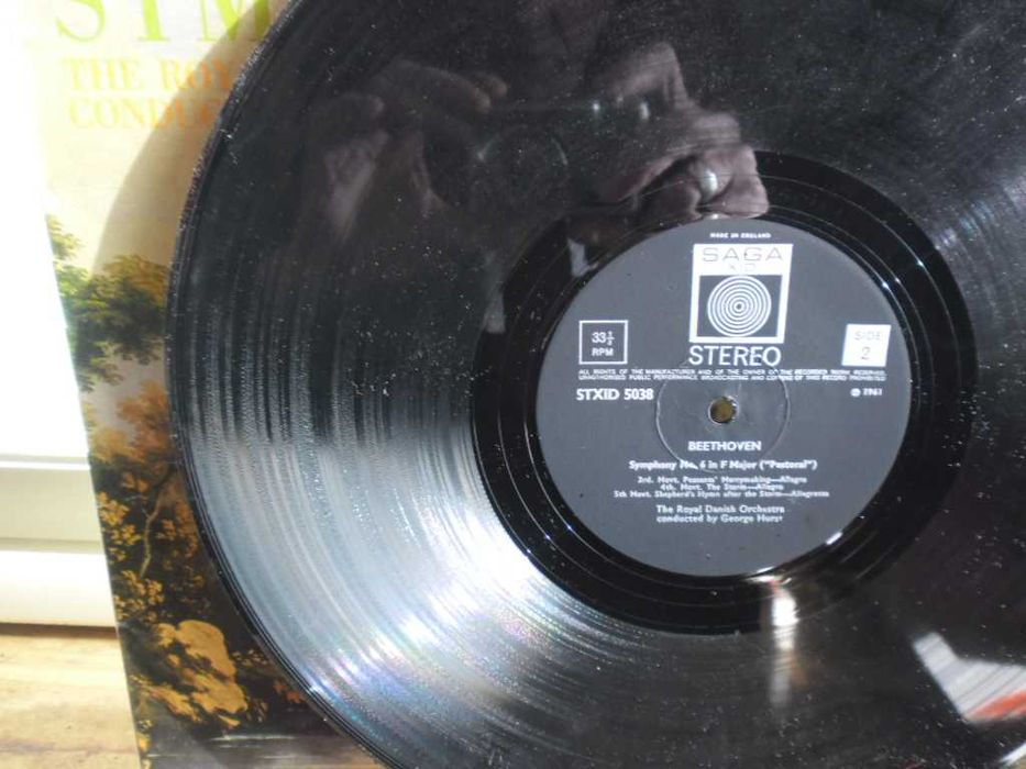 Продавам  малко хубави евтини плочи