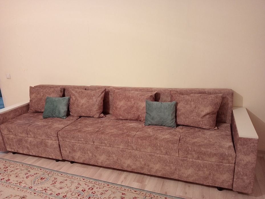 Срочно продам раскладной диван 3 м.