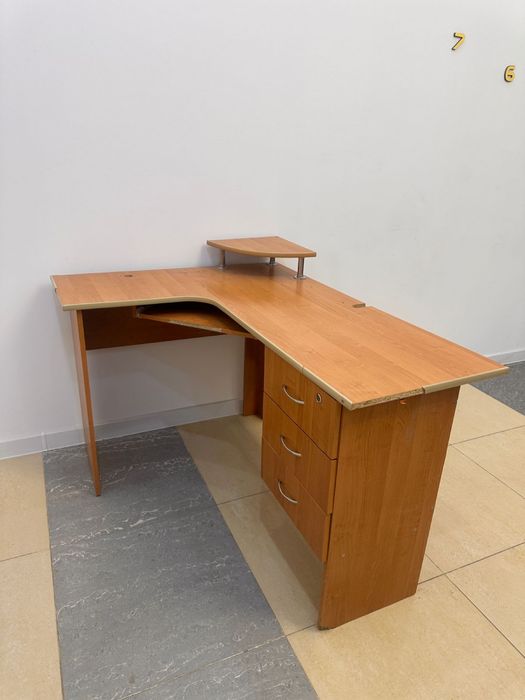 Продам компьютерный стол