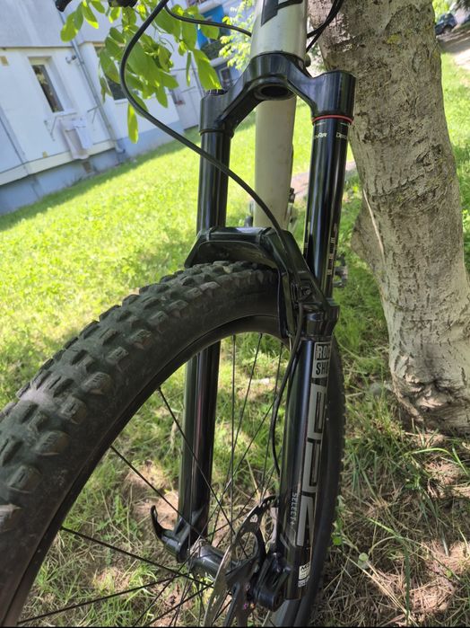Vând furca mtb rockshox zeb select plus