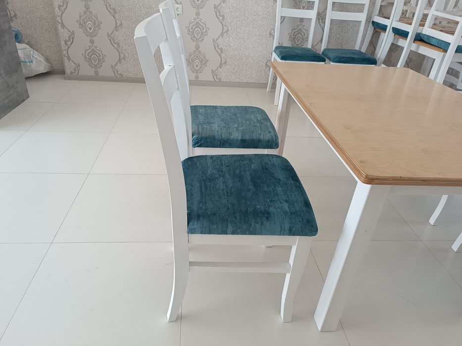 Stol va stullar sotiladi