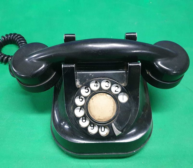 Telefon cu disc din ebonita