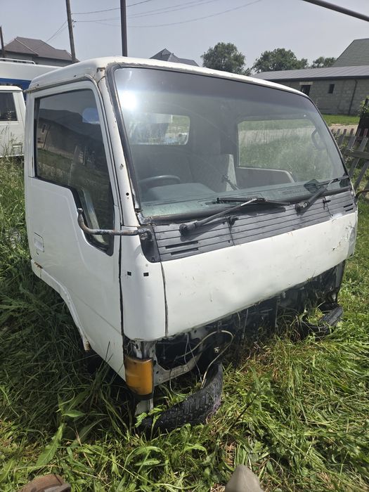 Mitsubishi Canter кабина бампер решётка
