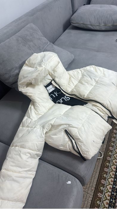 Белая Куртка Calvin Klein