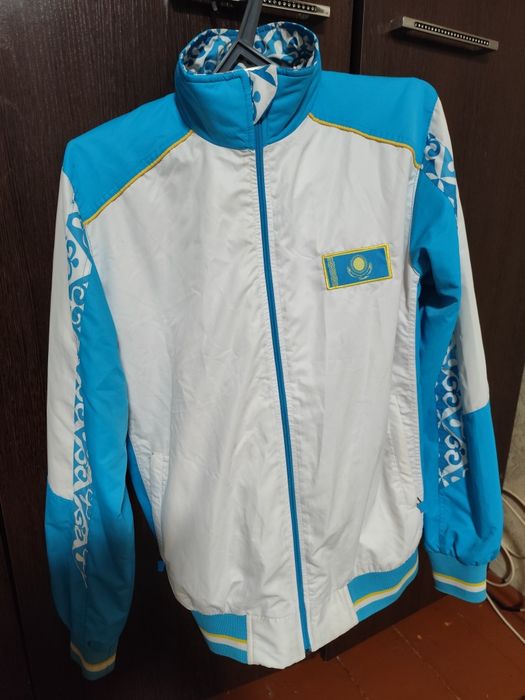 Продам спортивный костюм