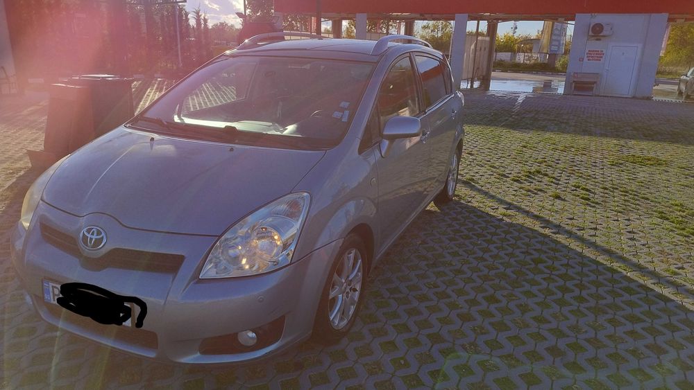 TOYOTA Corolla VERSO 7местна