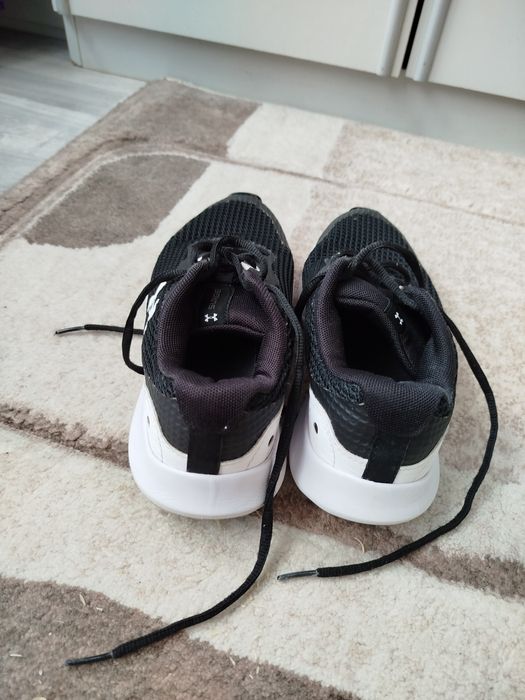 Маратонки Under Armour номер 37,5