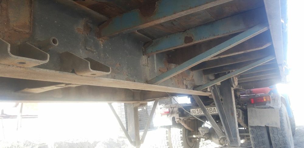 Zil shalanda sotiladi.