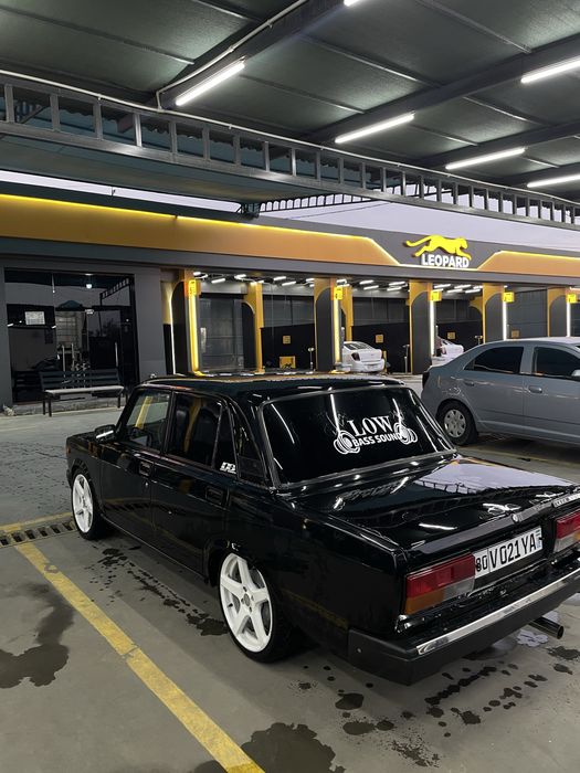 Vaz 2107 sotiladi