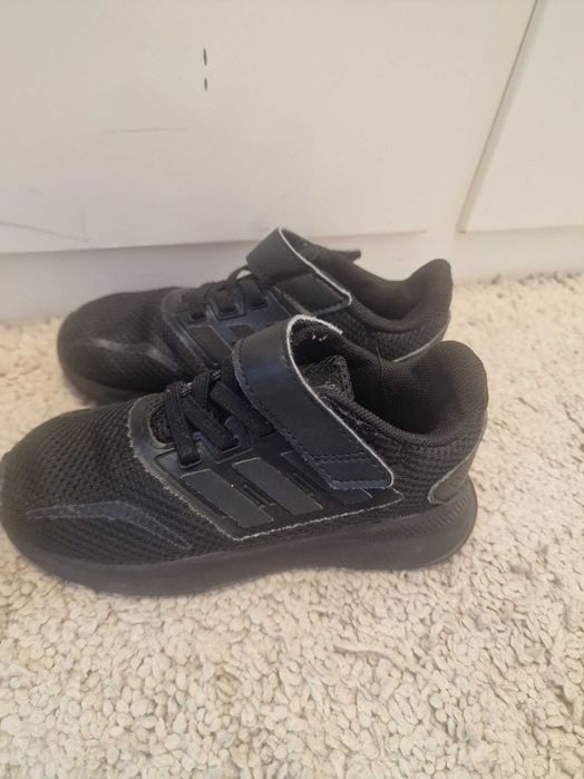 Adidasi Adiddas material textil