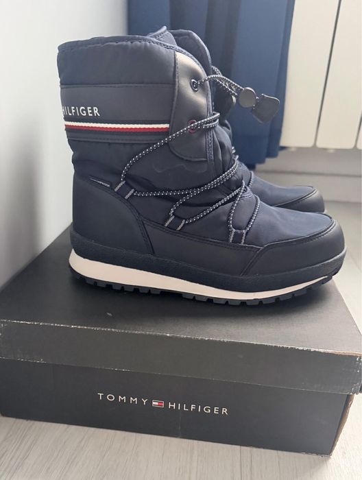 Ghete Tommy Hilfiger originale imblănite.