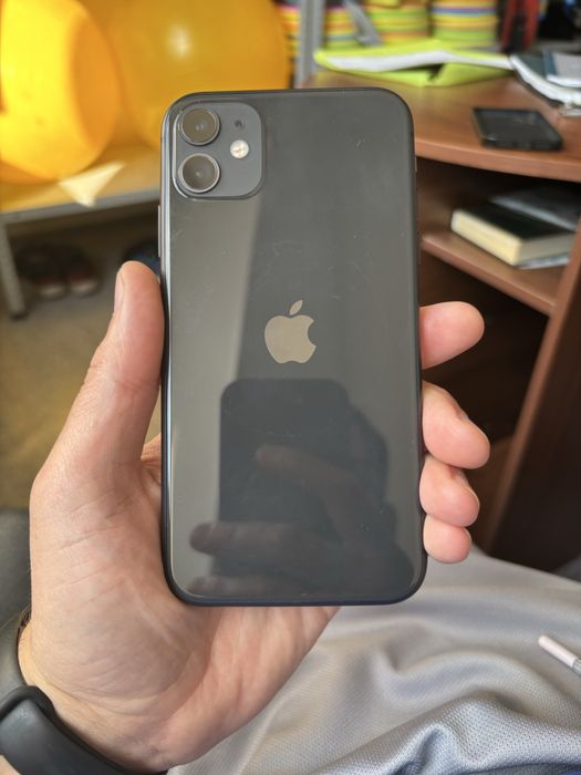 Продам Айфон 11 на 64г