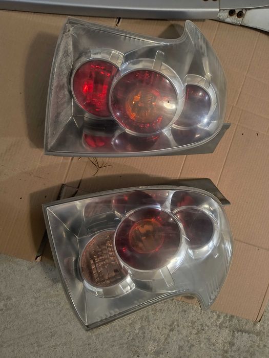 Комплект задни стопове Тойтота Корола версо 2004-2006