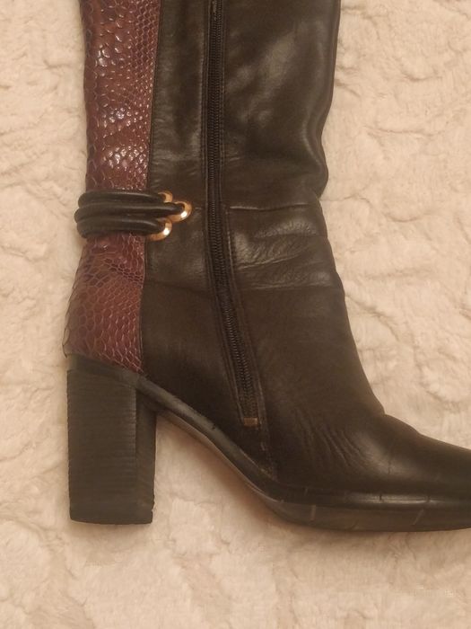 Отдам демисезонные женские кожанные сапоги